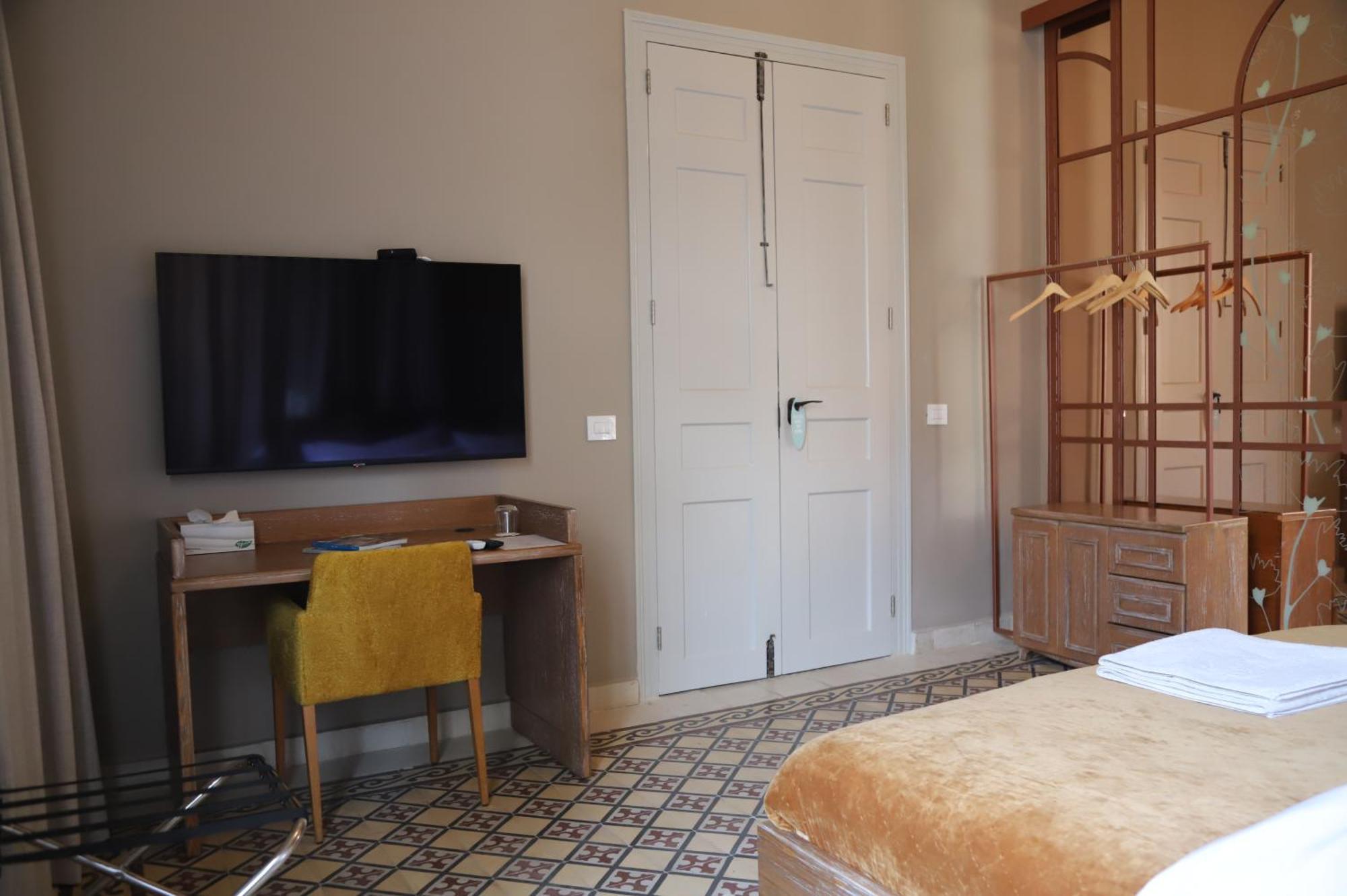 Hotel Lost Gemmayzeh Бейрут Экстерьер фото