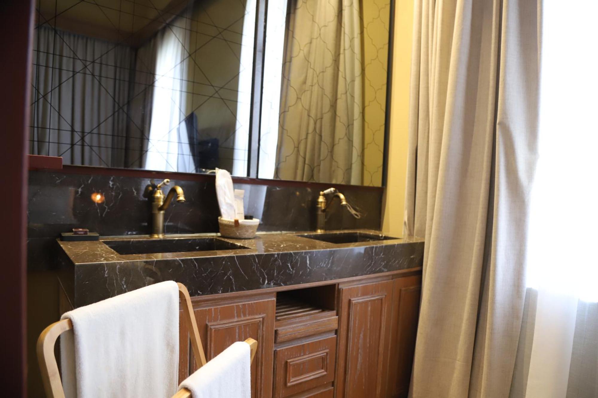 Hotel Lost Gemmayzeh Бейрут Экстерьер фото