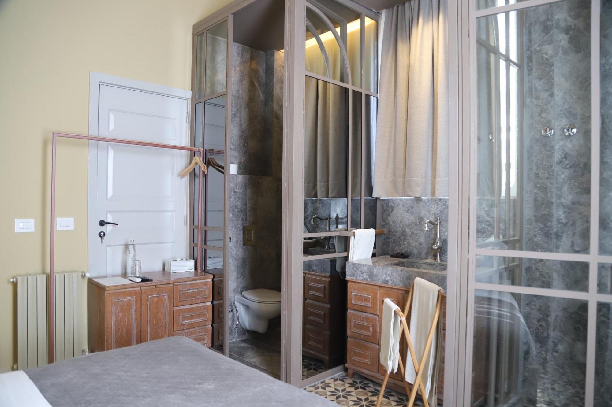 Hotel Lost Gemmayzeh Бейрут Экстерьер фото