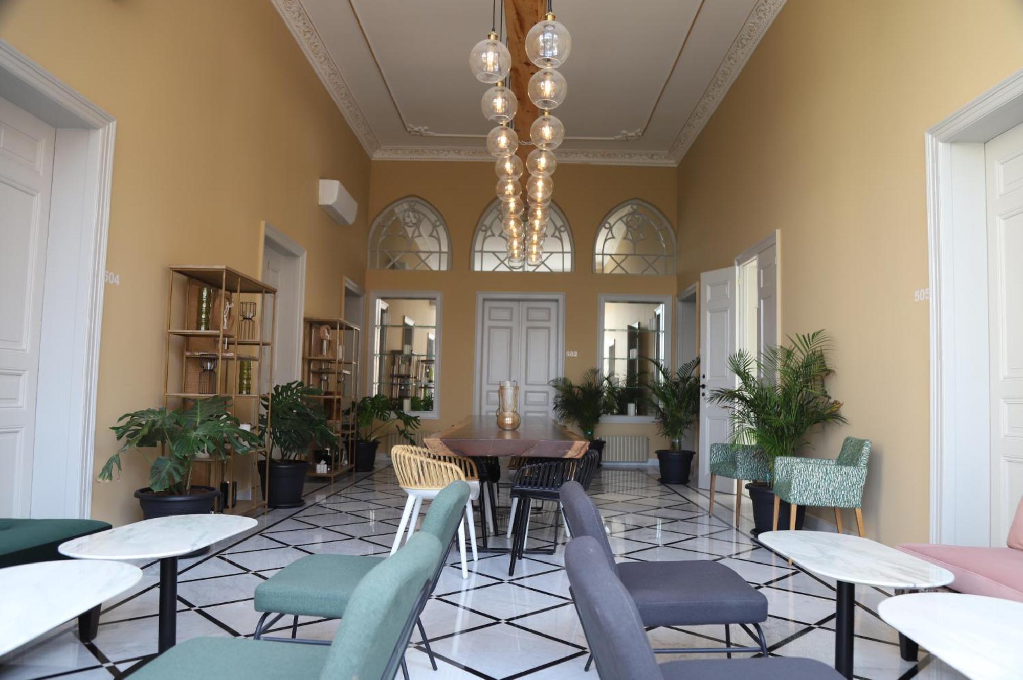 Hotel Lost Gemmayzeh Бейрут Экстерьер фото